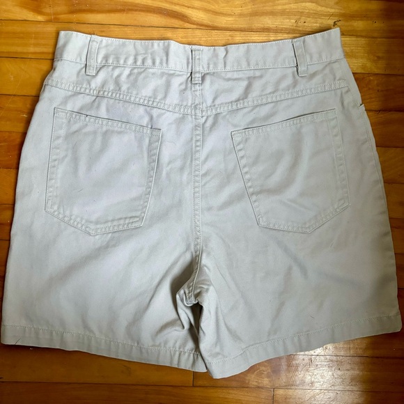 90’s Cherokee Mom Shorts - Picture 2 of 3